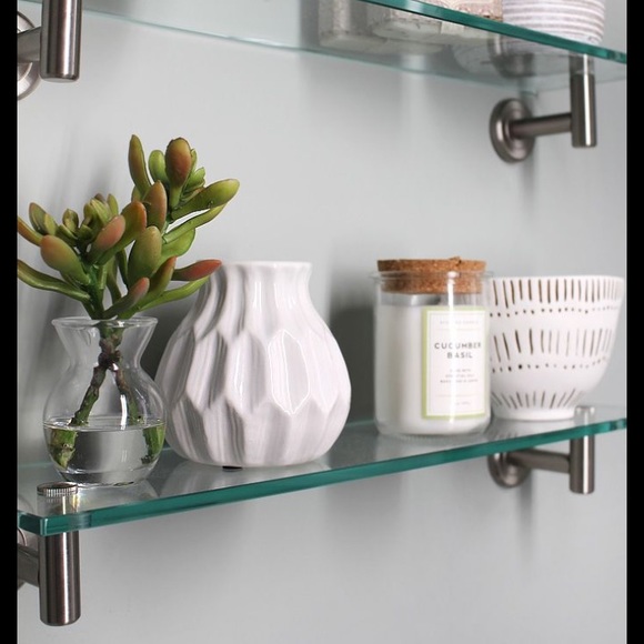 Glass shelving. Open shelving. - Picture 3 of 9